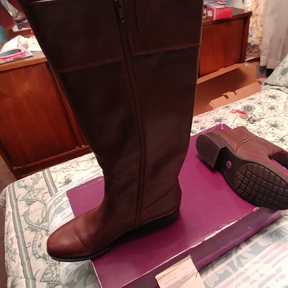 Boots - Picture 4 of 4